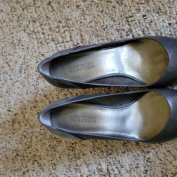 Brand new withoutbox Kenneth Cole reaction heels - Picture 4 of 4